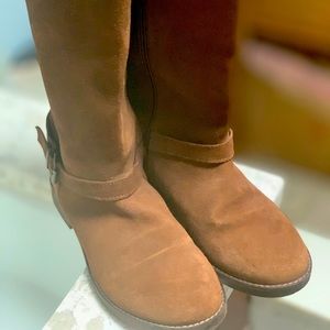 Zara girls size 37 brown riding boots. Has buttons, pull on tabs & zipper.